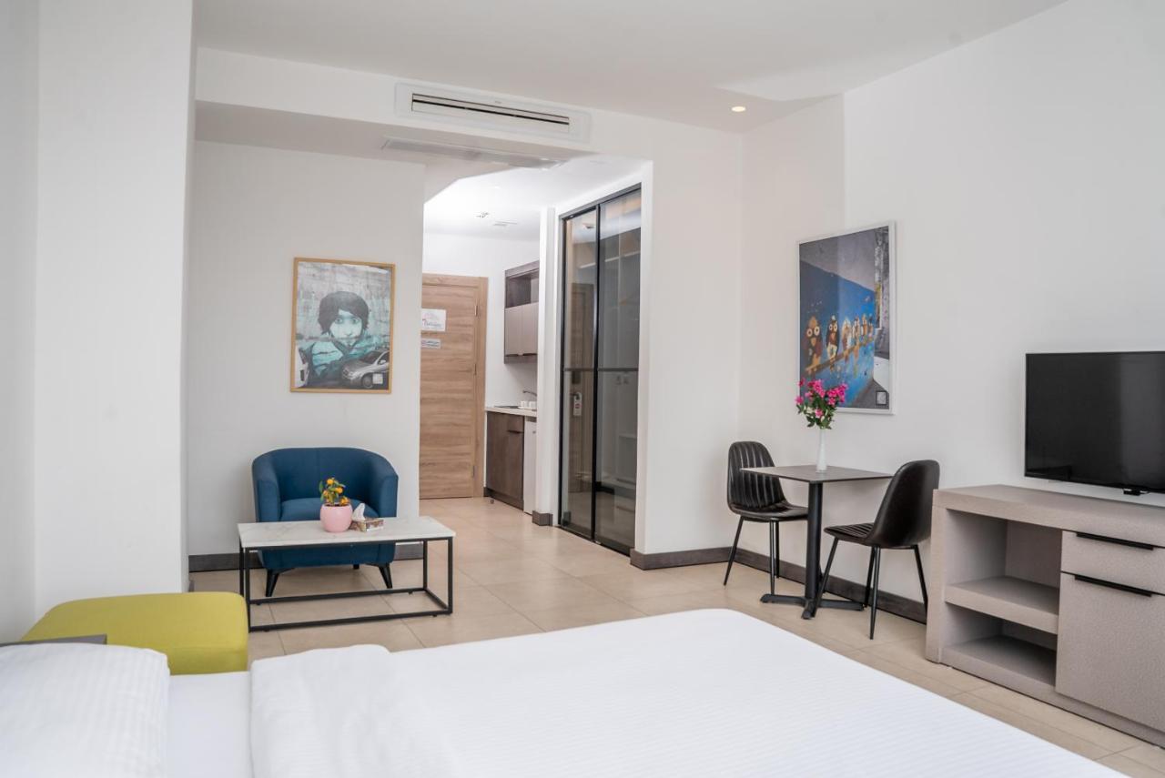 Liv Weibdeh Hotel Suites Amman Exterior photo