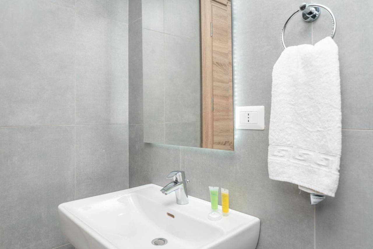 Liv Weibdeh Hotel Suites Amman Exterior photo