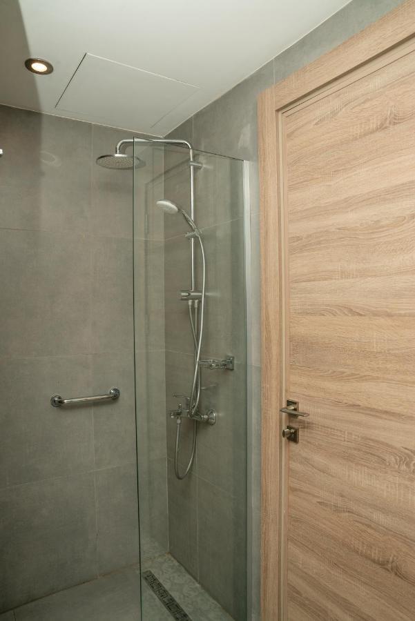 Liv Weibdeh Hotel Suites Amman Exterior photo