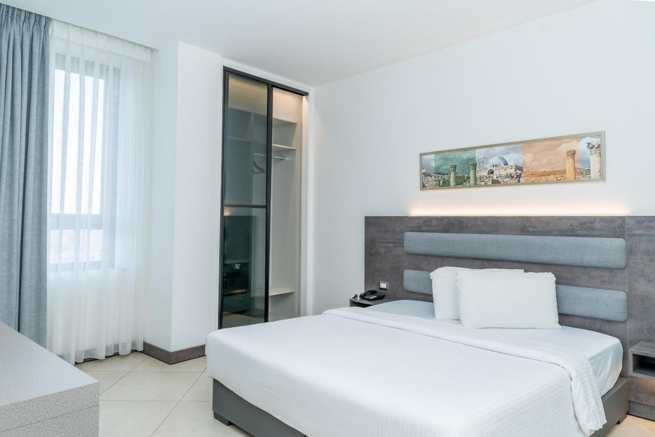 Liv Weibdeh Hotel Suites Amman Exterior photo