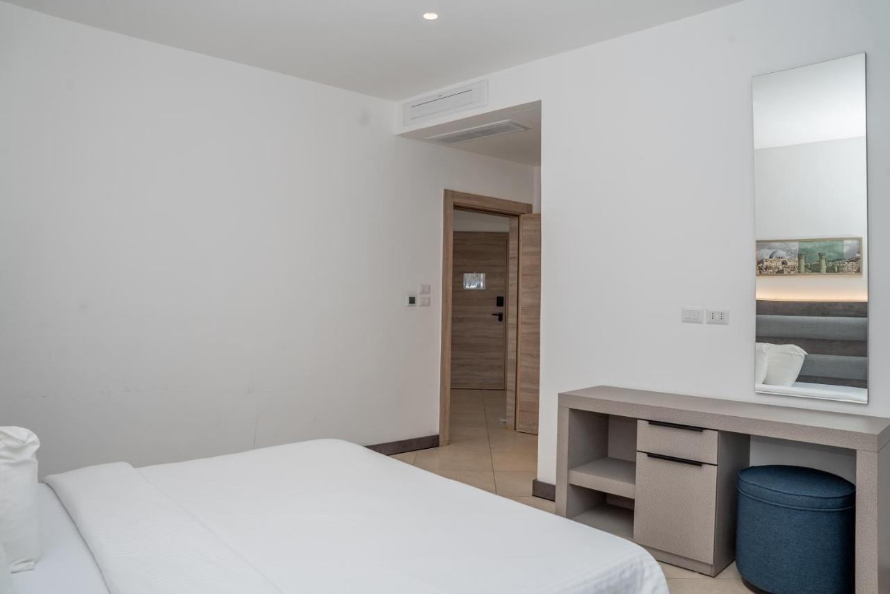 Liv Weibdeh Hotel Suites Amman Exterior photo
