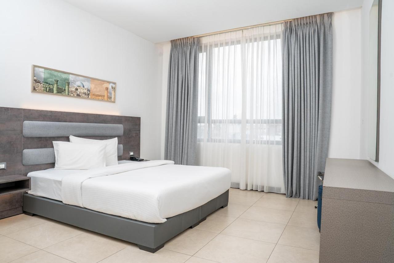 Liv Weibdeh Hotel Suites Amman Exterior photo