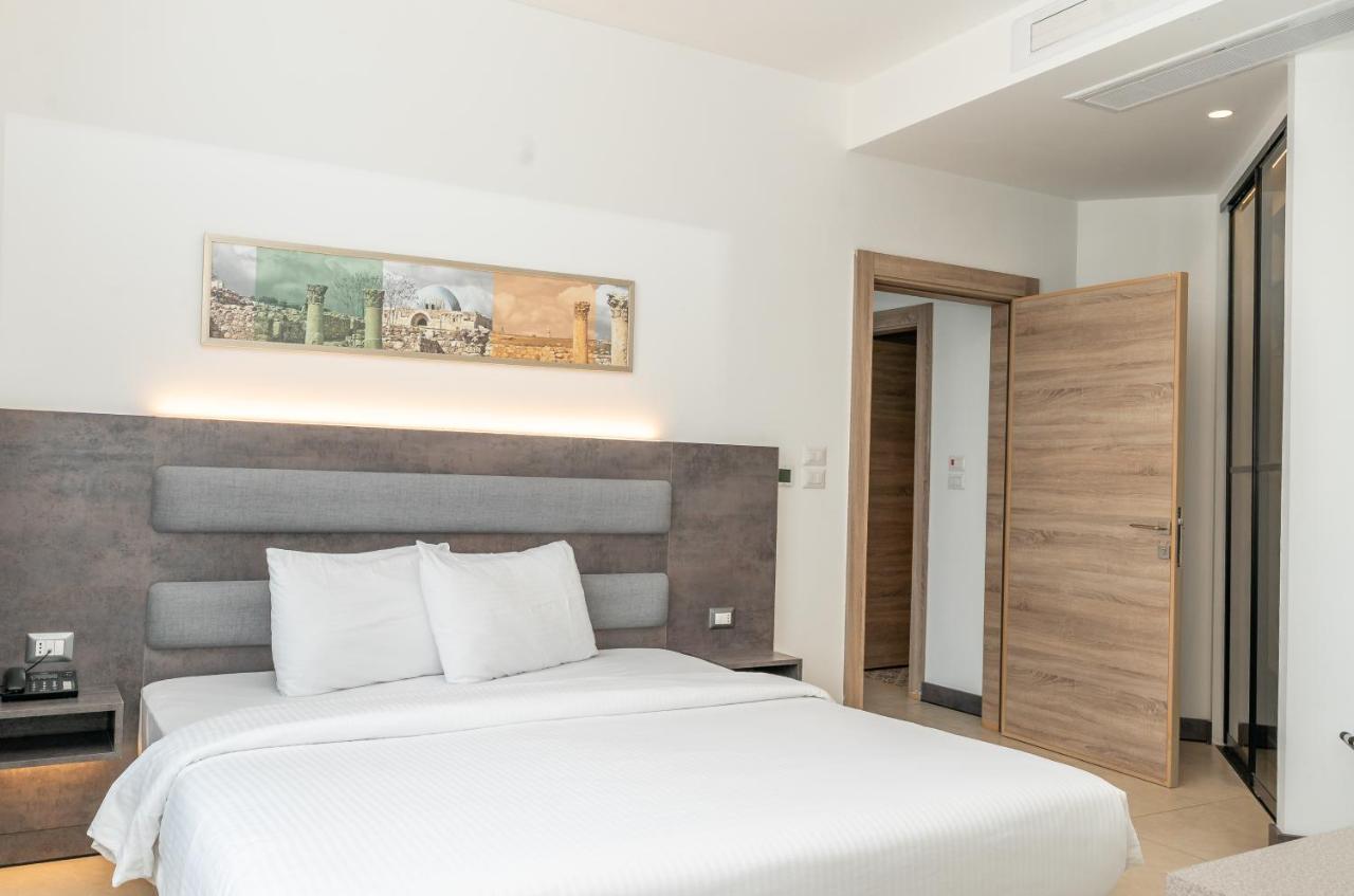 Liv Weibdeh Hotel Suites Amman Exterior photo