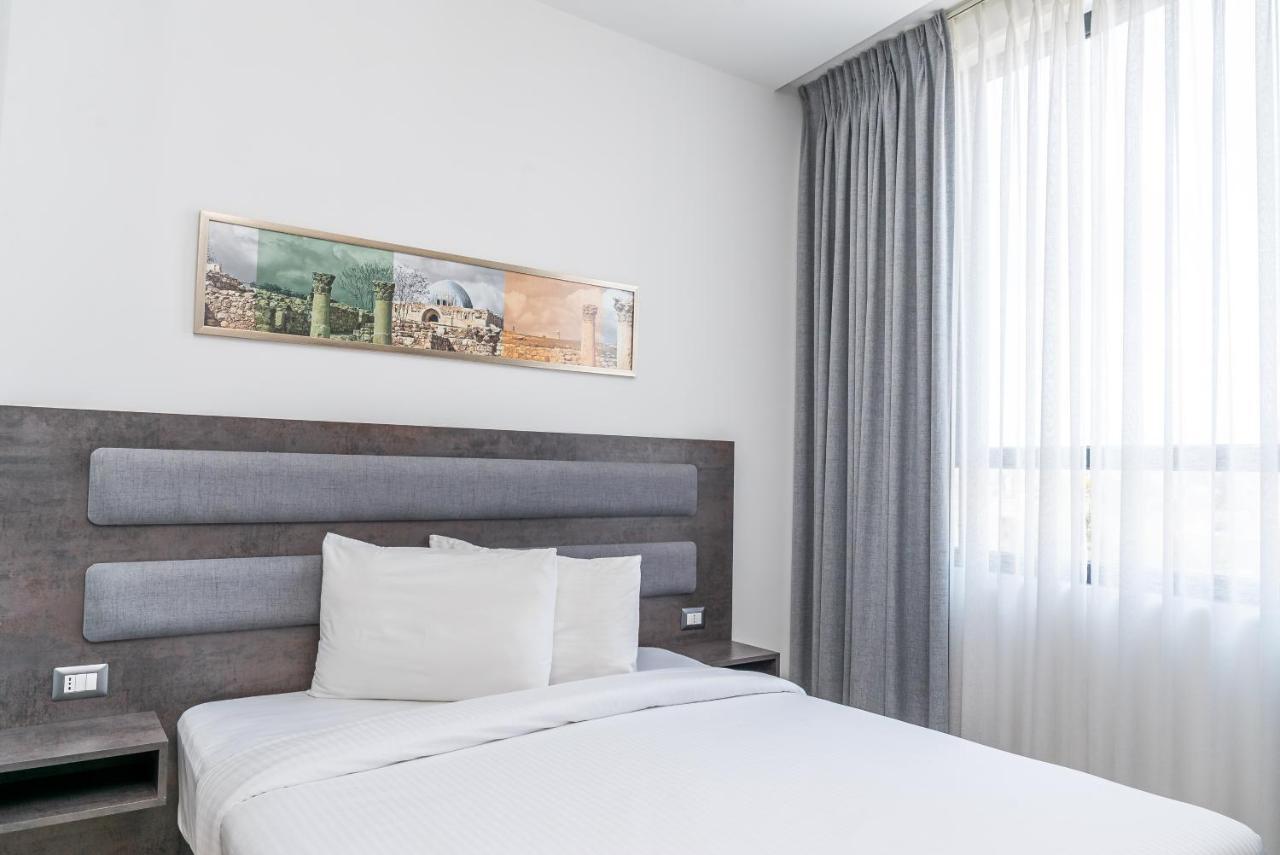 Liv Weibdeh Hotel Suites Amman Exterior photo