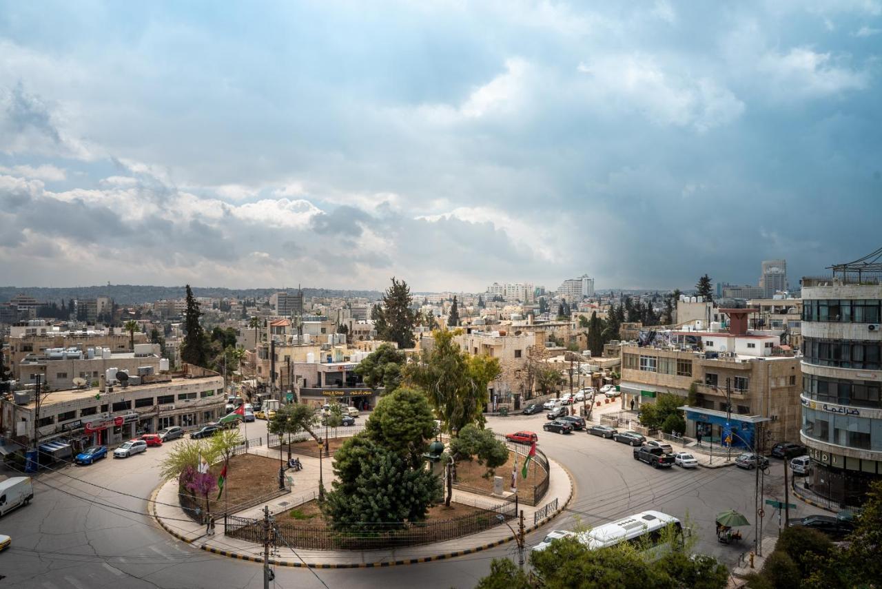 Liv Weibdeh Hotel Suites Amman Exterior photo