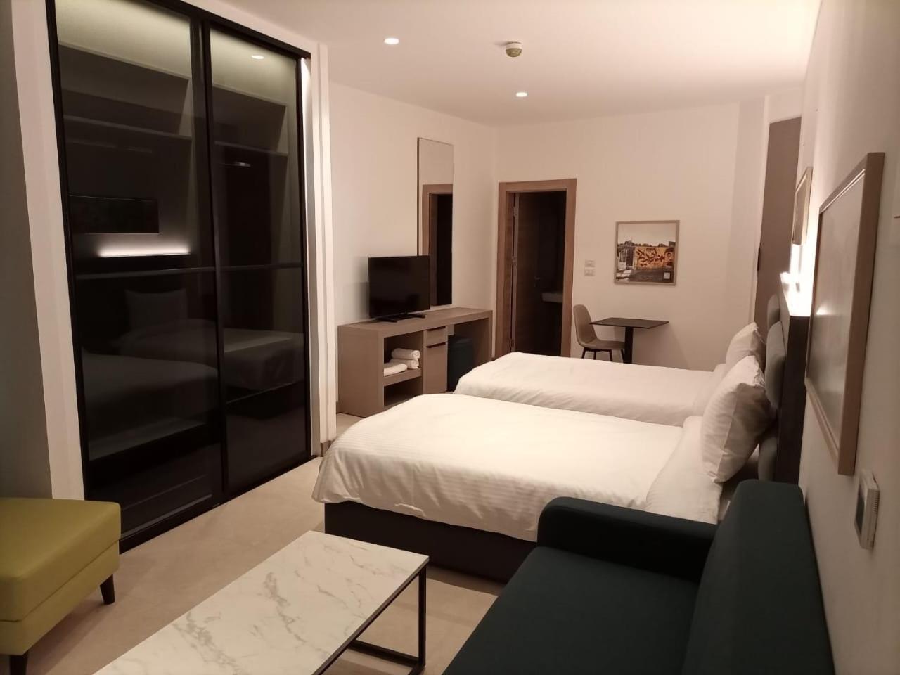 Liv Weibdeh Hotel Suites Amman Exterior photo