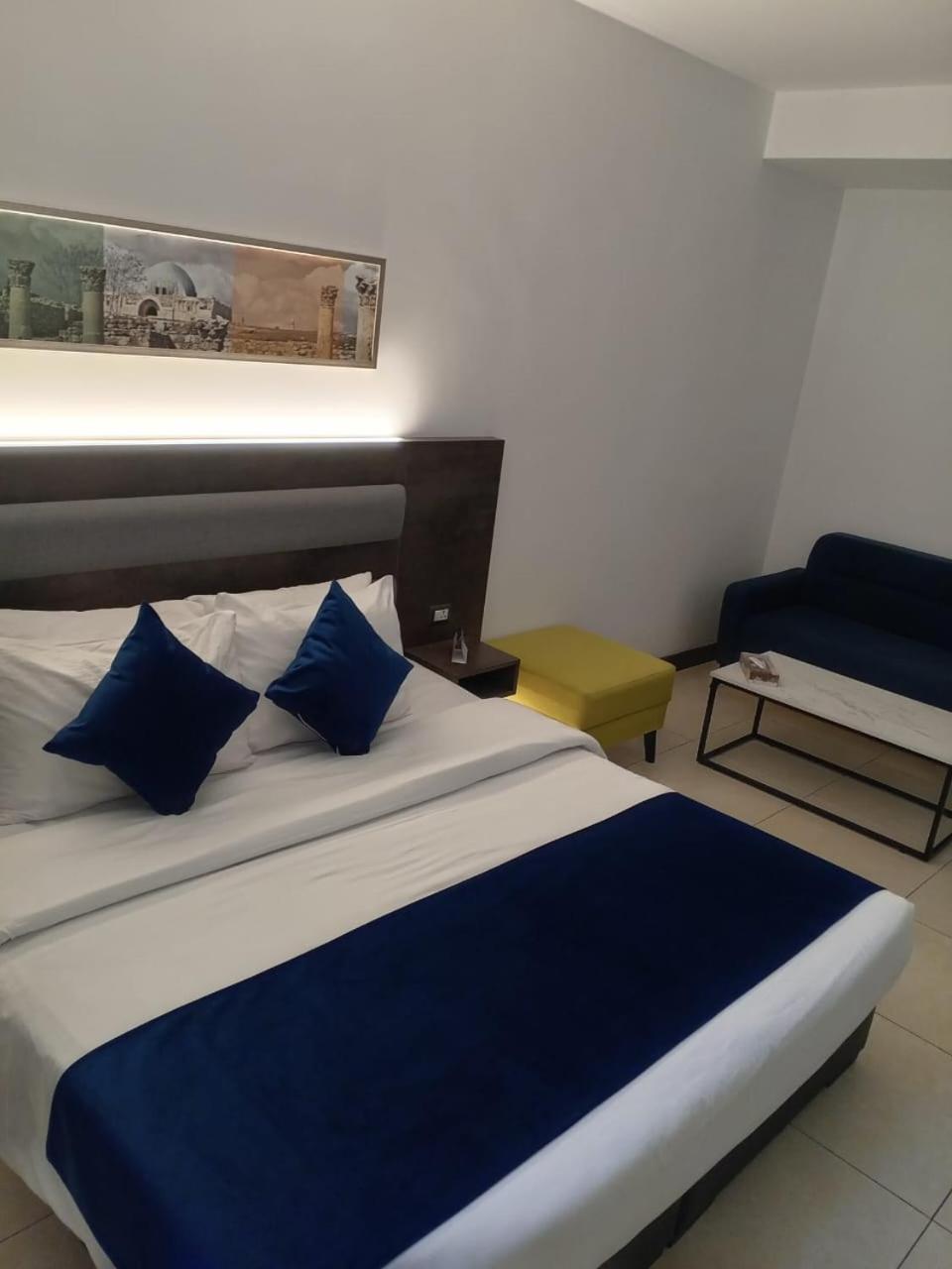 Liv Weibdeh Hotel Suites Amman Exterior photo